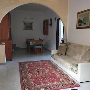 Casa Vacanza Anna Situata A 5 Minuti Dal Centro , SantʼAntìoco Italia